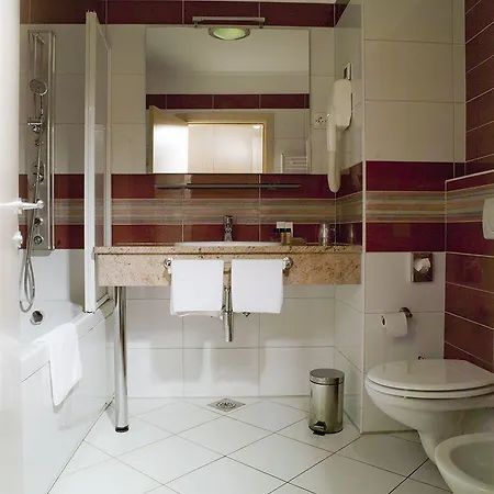 לינה וארוחת בוקר Vilola 4*